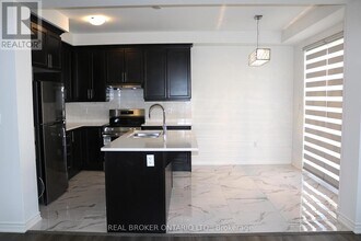 6 Vinewood Cres in Barrie, ON - Building Photo - Building Photo