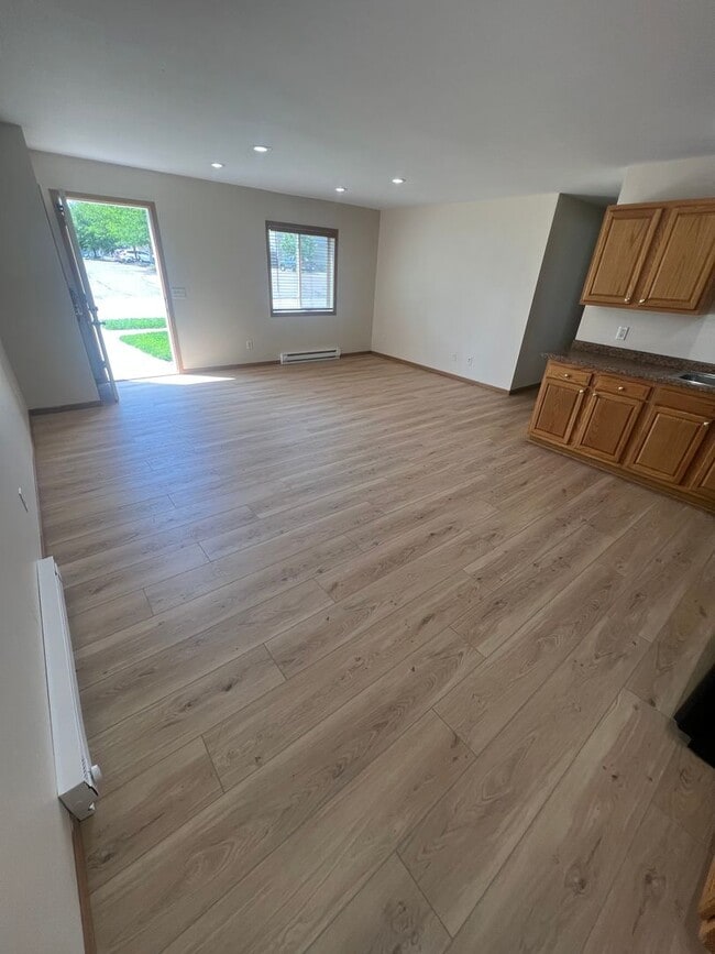 1024 S Lincoln St in Aberdeen, SD - Building Photo - Building Photo