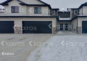 6933 Holly Ct in Johnston, IA - Building Photo