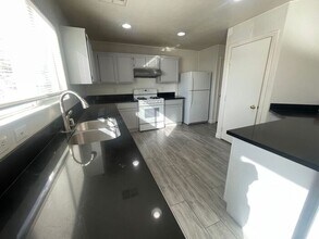 5597 Doubleday St in Las Vegas, NV - Building Photo - Building Photo