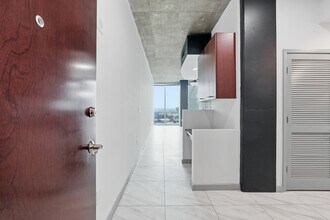 3324 Peachtree Rd in Atlanta, GA - Building Photo - Building Photo