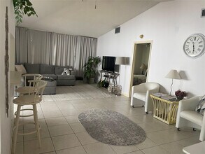 5675 Northpointe Ln in Boynton Beach, FL - Building Photo - Building Photo