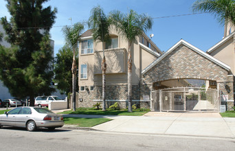 Residential Condominium in Glendale, CA - Building Photo - Building Photo