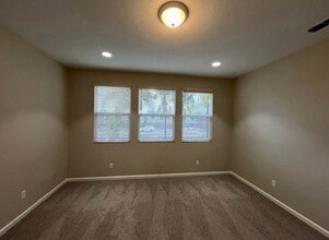 302 Unity Cir in Sacramento, CA - Building Photo - Building Photo