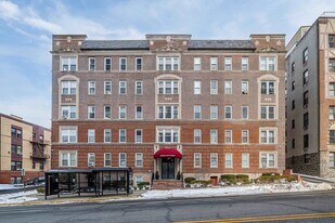 6045 JFK Blvd E, Unit C9 in West New York, NJ - Building Photo