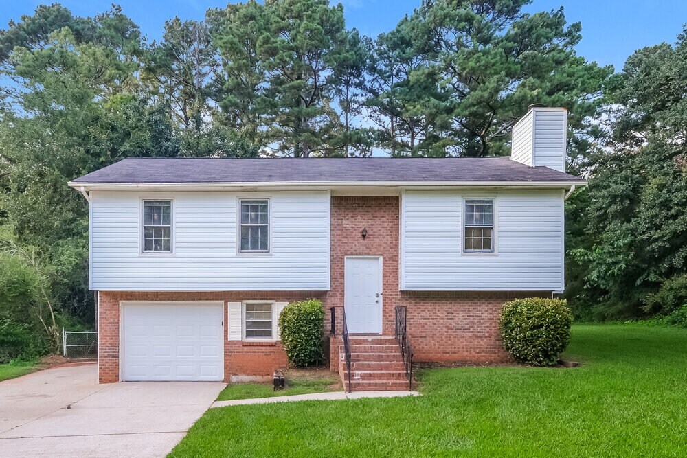 180 Belmont Farms Dr in Ellenwood, GA - Foto de edificio