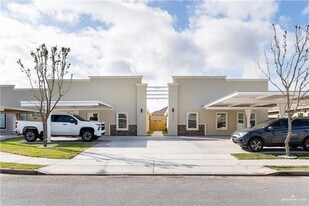 2206 Taxco Ct in Edinburg, TX - Building Photo