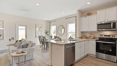 6043 Bemiss Towns Dr in Valdosta, GA - Building Photo - Building Photo