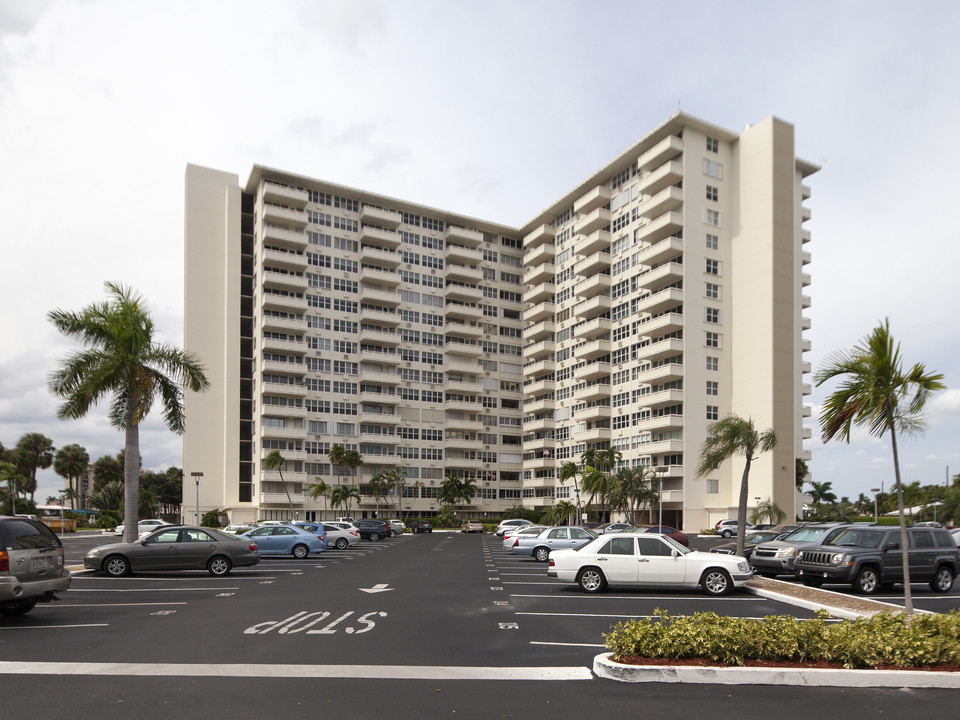 Coral Ridge Towers in Fort Lauderdale, FL - Foto de edificio