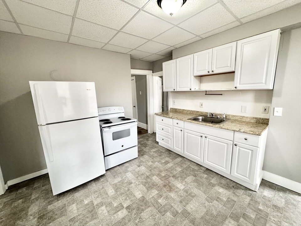 25 Federal St in Fitchburg, MA - Building Photo