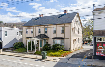 80 E Main St in Thomaston, CT - Foto de edificio - Primary Photo