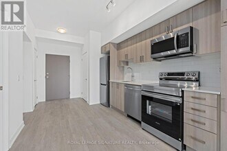 1010 Sandy Beach Rd in Pickering, ON - Building Photo - Building Photo