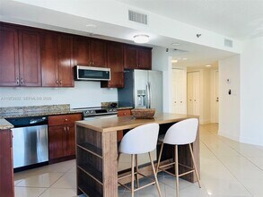 770 Claughton Island Dr in Miami, FL - Building Photo - Building Photo