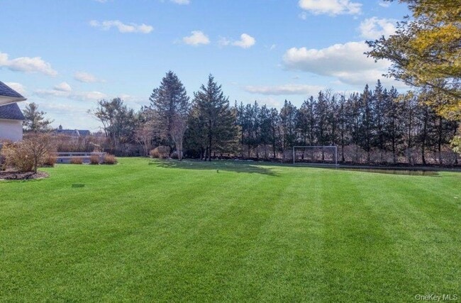 582 Hayground Rd in Water Mill, NY - Building Photo - Building Photo