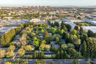 Emery Bay Village in Emeryville, CA - Building Photo - Building Photo