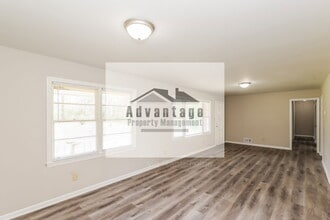 6615 Cascade Palmetto Hwy in Fairburn, GA - Building Photo - Building Photo