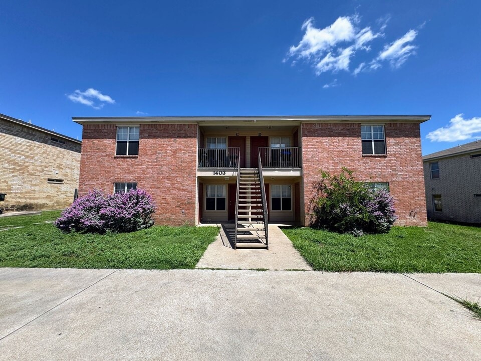 1403 Dugger Cir in Killeen, TX - Foto de edificio