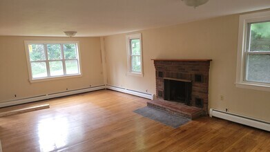 84 Emerald Rd in Rutland, MA - Building Photo - Building Photo