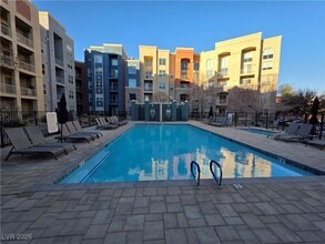 62 E Serene Ave in Las Vegas, NV - Building Photo - Building Photo