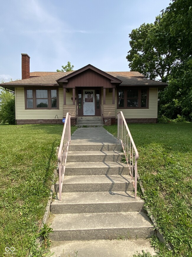 property at 1000 E 8th St