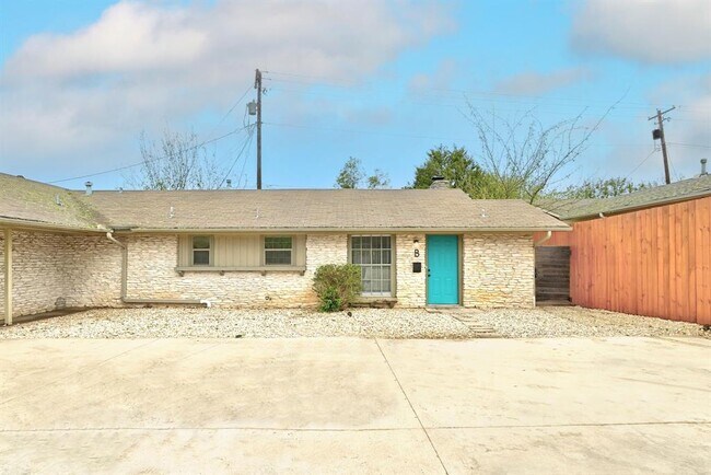 property at 5412 Manor Rd