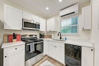 2302 Leon St in Austin, TX - Building Photo - Building Photo