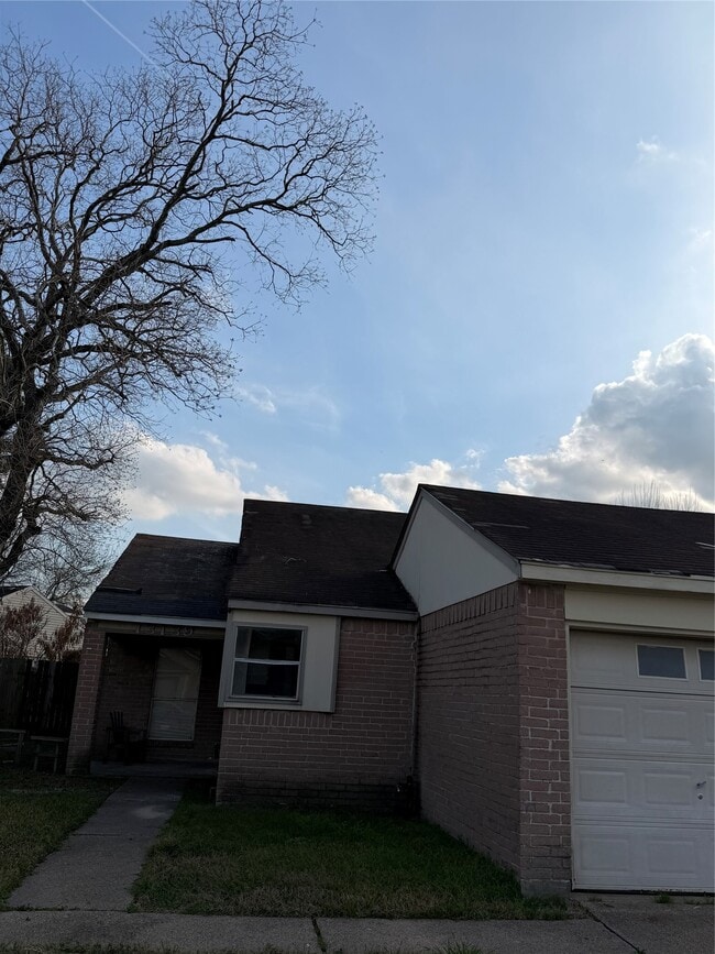 property at 13139 Pebblewalk Cir N