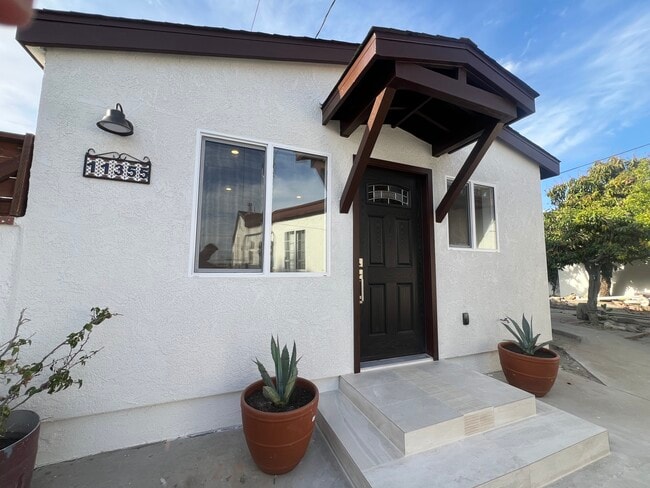 11353 Kenney St in Norwalk, CA - Foto de edificio - Building Photo