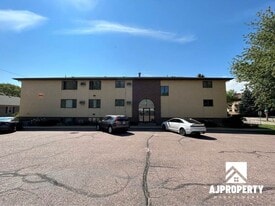 916 S Menlo Ave in Sioux Falls, SD - Building Photo