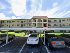 3055 Casa del Sol Cir, Unit 205 in Clearwater, FL - Building Photo