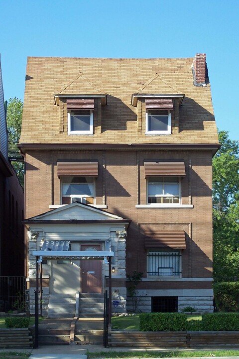 5147 Delmar Blvd in St. Louis, MO - Building Photo