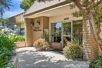 Reseda Village Green in Reseda, CA - Foto de edificio - Building Photo