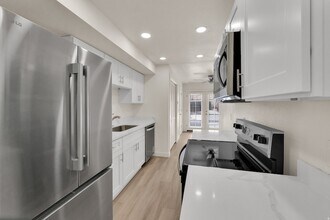 7873 S Chadbourne Dr, Unit B in Cottonwood Heights, UT - Foto de edificio - Building Photo