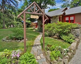6 Alpine Rd in Cold Spring, NY - Building Photo