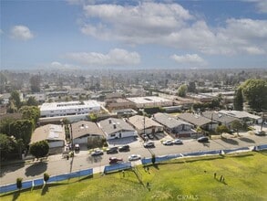 13010 Hartland St in Los Angeles, CA - Foto de edificio - Building Photo