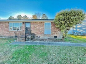 3601 Hillcrest Dr in Lumberton, NC - Building Photo