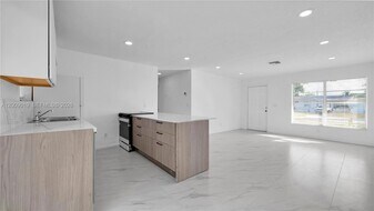 4285 SW 48th Ct in Fort Lauderdale, FL - Building Photo