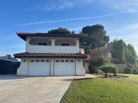 9400 Hemingway Pl in Bakersfield, CA - Building Photo