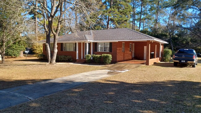 1303 Skyline Dr in Dublin, GA - Foto de edificio - Building Photo