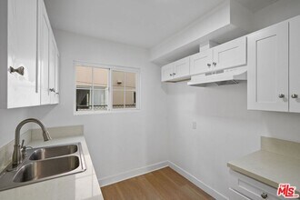 8150 Sepulveda Pl in Los Angeles, CA - Building Photo - Building Photo