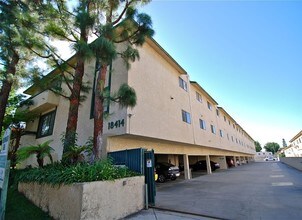 Windward Sea Apartments in Northridge, CA - Foto de edificio - Building Photo