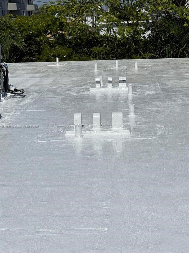 7025 Rue Granville in Miami Beach, FL - Building Photo - Building Photo