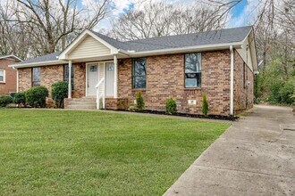 345 May Dr in Nashville, TN - Building Photo - Building Photo