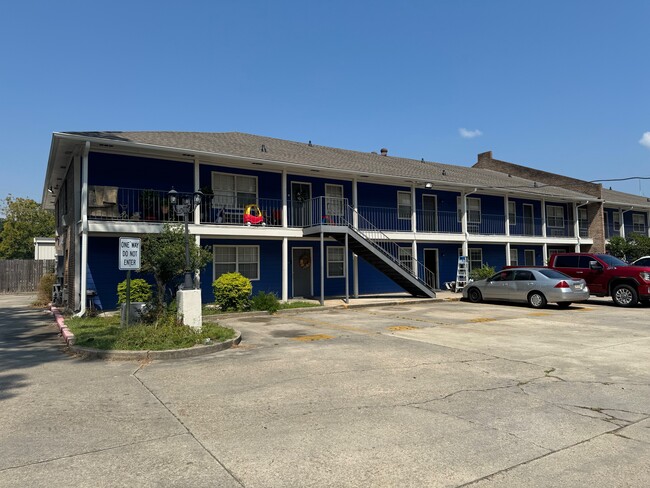 Sherwood Shadow Condos in Baton Rouge, LA - Foto de edificio - Building Photo