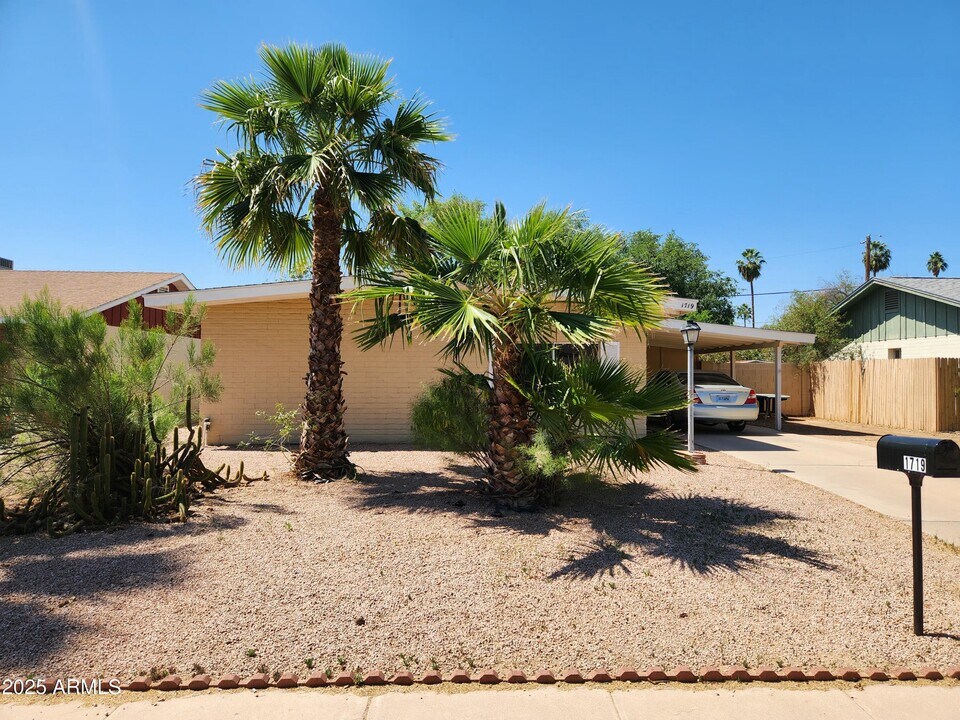 1719 W Royal Palm Rd in Phoenix, AZ - Building Photo