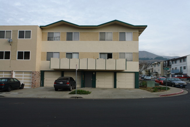 974 Nora Way in South San Francisco, CA - Building Photo - Building Photo