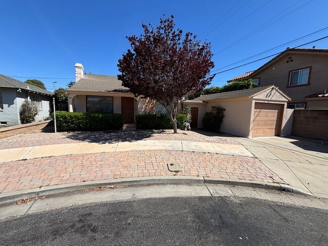 property at 214 S Bonita St