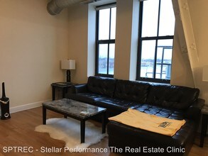 2778 N Milwaukee Ave-Unit -Unit 406 in Chicago, IL - Building Photo - Building Photo