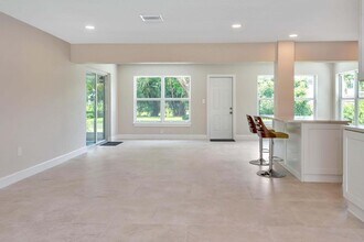 2001 Collier Ave in Lake Worth Beach, FL - Building Photo - Building Photo