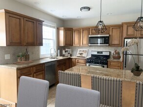 141 Walnut St-Unit -1 in Montclair, NJ - Building Photo - Building Photo